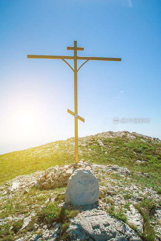Cross on the top of the mountain风景秀丽
